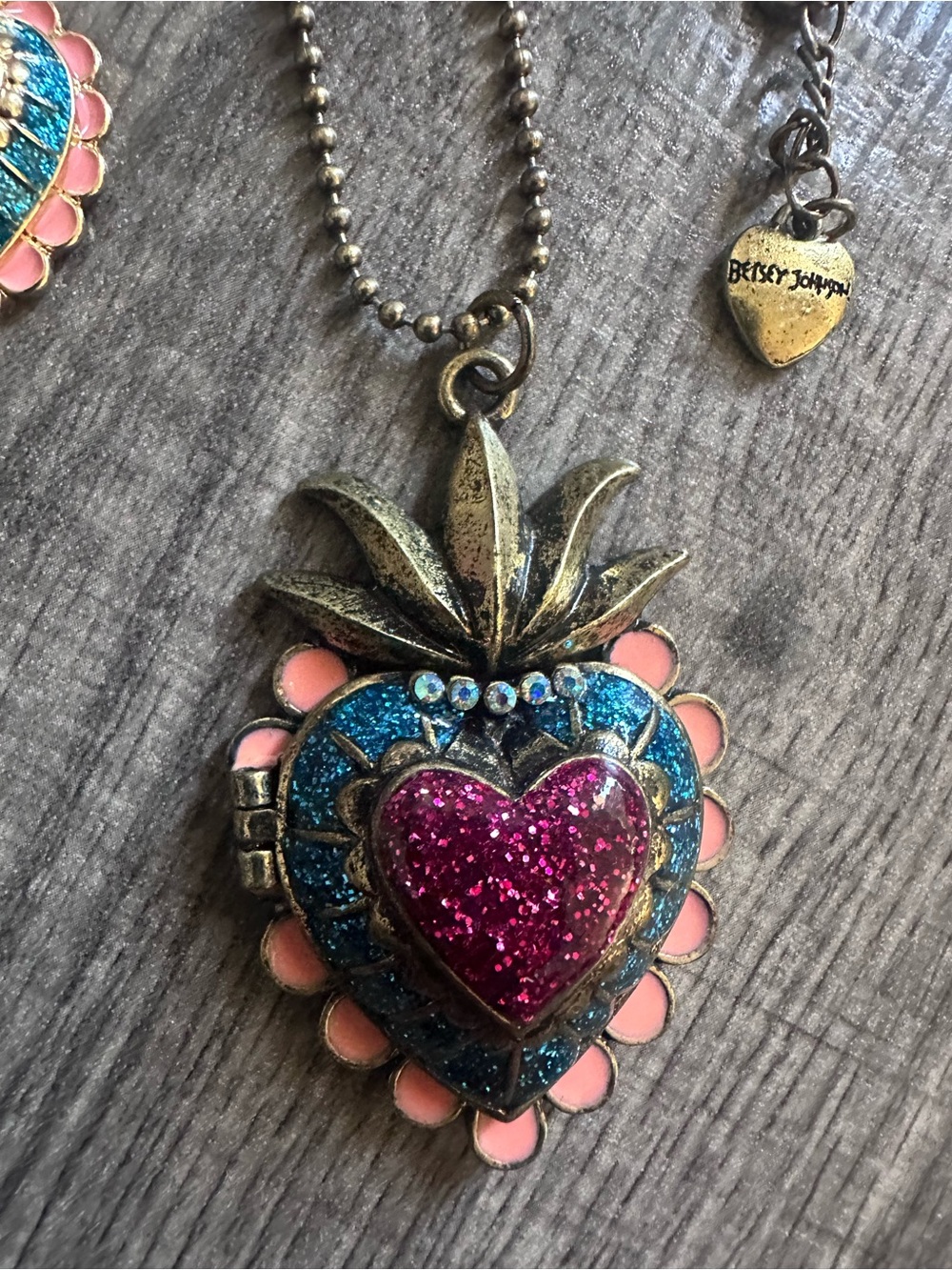 VINTAGE BETSEY JOHNSON “VIVA LA BETSEY SACRED LOCKET HEART SET NWOT “RARE SET” - Picture 2 of 5